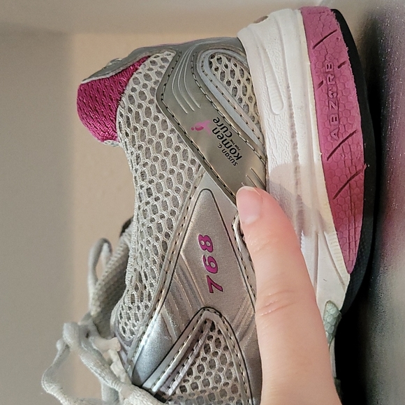 New Balance x Susan G. Moment for the Cure Breast Cancer Gray & Magenta …